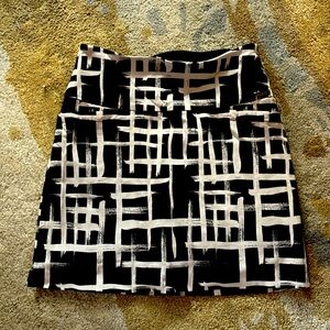 Black and White Patterned Skort S